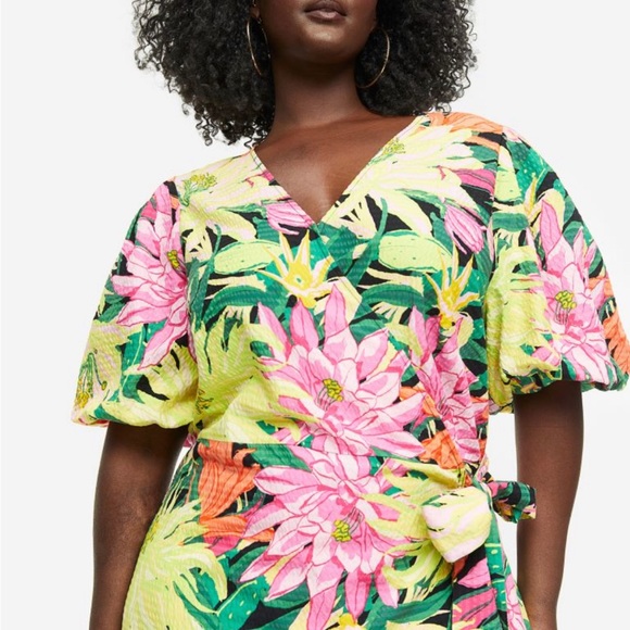 H&M NWT Puff-sleeved wrap dress - Picture 3 of 6